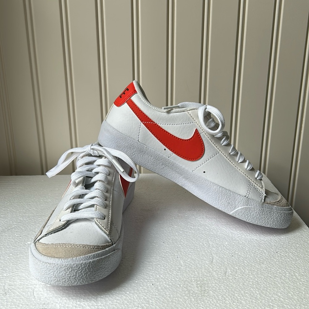 NWOT! Nike kids 2021 Blazer Low '77 (GS) lace up sneakers boys size 4.5Y white